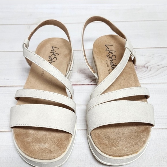 LifeStride Women's Zoe Sport Sandal- in bone color. 6.5W - Picture 2 of 7